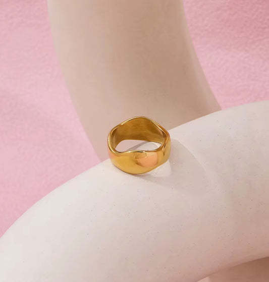 Wavy Chunky Ring
